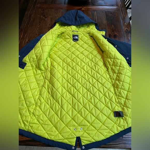 North Face Womens long puffer jacket in navy size medium - Picture 3 of 6